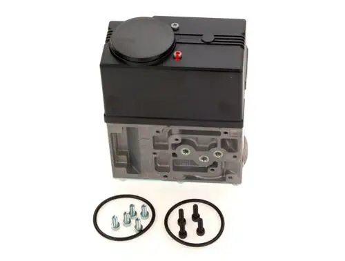 Bosch Armatur mit einem schwarzen Kunststoffgehäuse und einer Metallbasis, begleitet von Dichtungen und Schrauben für die Montage.